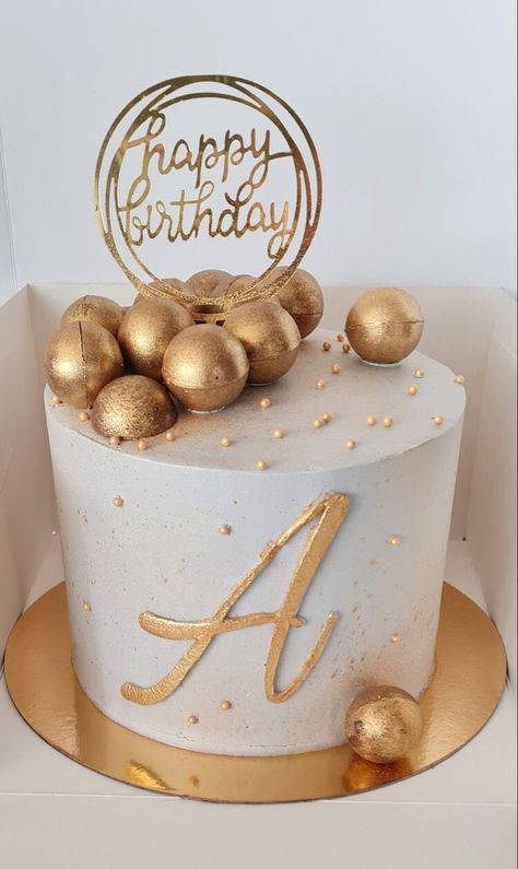 Golden Birthday Cake Ideas, Golden Birthday Cakes, Modern Birthday Cakes, Cake For Boyfriend, Golden Cake, Birthday Cake For Him, Elegant Birthday Cakes, The Golden Ratio, 18th Birthday Cake