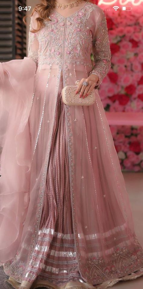 Style Outfits Summer, Summer Vibes Aesthetic, Aesthetic Summer Outfits, Shadi Dresses, Bridal Dresses Pakistan, Fancy Sarees Party Wear, Womens Trendy Dresses, Stylish Wedding Dresses, Pakistani Fancy Dresses