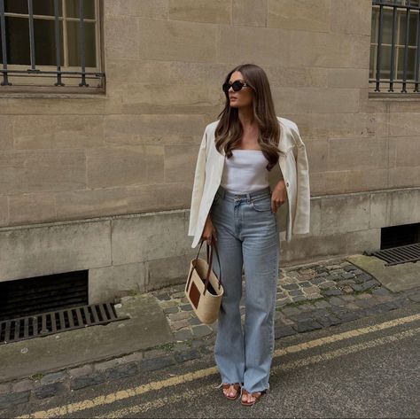 Loewe Bag Outfit, Old Money Jeans, Bag Outfit Aesthetic, Linen Blazer Outfit, Money Clothes, Blazer Zara, Bag Outfit, Beige Blazer, Loewe Bag