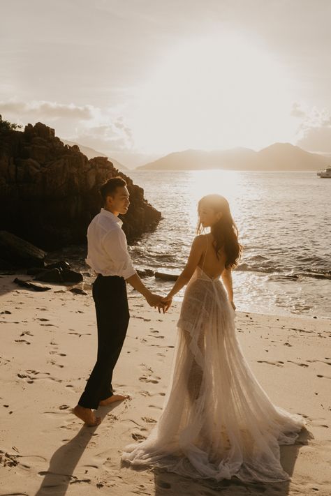 Dreamy Prewedding Photoshoot, Bali Prewedding Ideas, Sunset Prewedding Shoot, Beach Pre Nup Shoot, Beach Prewedding Ideas, Outdoor Prewedding Concept, Pre Wedding At Beach, Prewed Beach Photo Ideas, Yacht Prenup Shoot