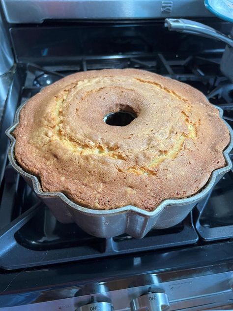 How to make a Mississippi pound cake: 'It smells like home.' | Entertainment/Life Cake Recipe Using Cake Flour, Grandma's Pound Cake Recipe, Cake Flour Recipe, Swans Down Cake Flour, Best Pound Cake Recipe, Pound Cake Recipes Easy, Southern Cake, Best Apple Pie, Cake Recipes Easy Homemade