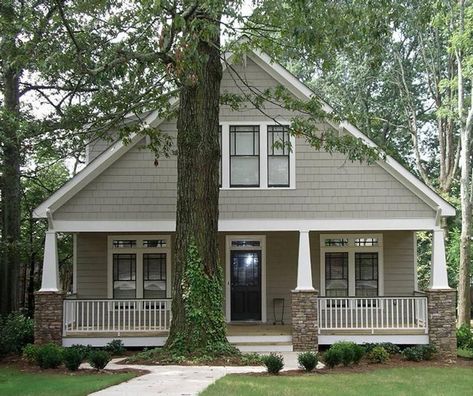 revere pewter siding, alabaster trim, cedar shutters Revere Pewter Exterior, Craftsman Colors, Grey Exterior House Colors, Cottage House Exterior, Benjamin Moore Exterior, Painted Brick Exteriors, Exterior Gray Paint, Stucco Colors, Doc Savage