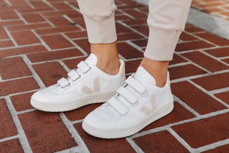 Veja V-LOCK Sneakers Review | Price, Fit, Comfort & More | Fashion Jackson Sweatpants And Sneakers Outfits, Veja Velcro Sneakers, Veja Velcro, Veja Sneakers Outfit, How To Style Sweatpants, Neutral Loungewear, Chanel 19 Bag, Chic Jean Outfits, Sneakers Guide