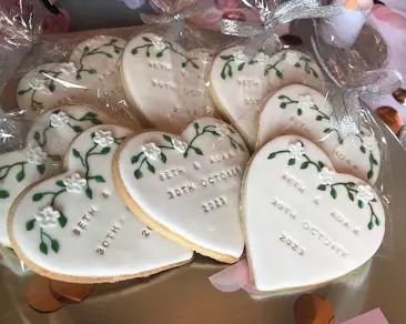 Wedding Favour Cookies, Biscuit Wedding Favours, Wedding Biscuits, Enchanted Forest Wedding Theme, Wedding Biscuit, Cookie Wedding, Cookie Wedding Favors, Forest Theme Wedding, Iced Biscuits