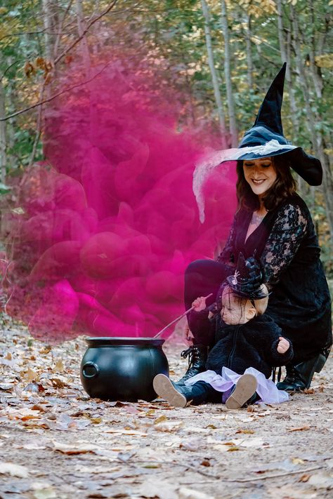 Witch gender reveal Gender Reveal Witches Brew, Witch Gender Reveal Ideas, Witchy Gender Reveal, Witch Gender Reveal, Goth Gender Reveal, Cauldron Gender Reveal, Sibling Pregnancy Reveal, Halloween Maternity Photoshoot, Halloween Gender Reveal Ideas