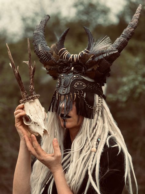 Pagan Witch Headdress, Shaman Woman Costume, Heilung Costume, Viking Witch Aesthetic, Witchy Belt, Pagan Witch Costume, Diy Horns Headband, Priestess Headdress, Shaman Outfit