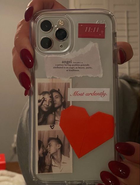 Clear Case Inspo Aesthetic, Aesthetic Clear Case Ideas, I Phone Aesthetic Case, Pictures For Back Of Phone Case, Clear Phone Case Customization, Phone Cases With Photos, Phone Cases Clear Aesthetic, Red Phone Cover Aesthetic, Red Phone Clear Case Ideas