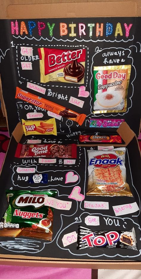 Craft Birthday Gift Ideas, Snack Box Gift Ulang Tahun, Gift Box Snack, Snack Birthday Gift Ideas, Boyfriend Gifts Birthday Ideas, Kado Snack, Gift Birthday Boyfriend, Presents For Boyfriend Diy, Best Birthday Gifts For Boyfriend