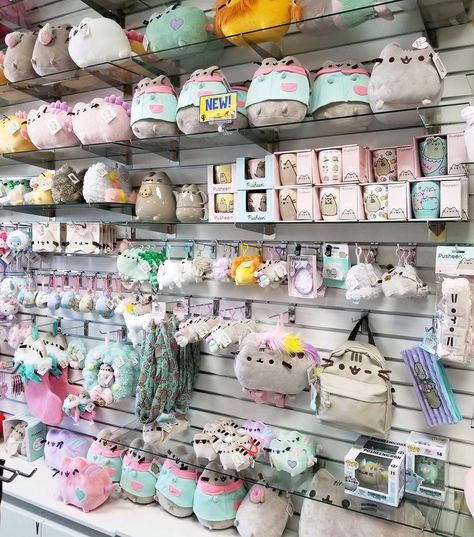 @kawaiiboutiqueus on Instagram: “💕 For your daily dose of cuteness 💕 all available in store and on our website shopstargifts.com 💕 . . . . #pusheen #pusheenthecat…” Pusheen Decor, Pusheen Room, Best Room, Kawaii Aesthetic, Pusheen, Girl Room, Daily Dose, Bedroom Decor, In Store