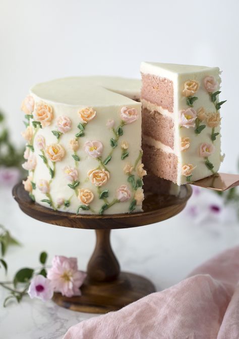 A moist strawberry cake with a kiss of lemon covered in delicate buttercream flowers. Tårta Design, Resipi Kek, Preppy Kitchen, Buttercream Flowers, Pretty Birthday Cakes, Painted Cakes, Cute Birthday Cakes, Strawberry Cake, Food Cakes