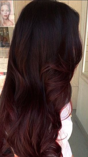 Mahogany hair with caramel highlights Hair Color Red Ombre, Hair Color Mahogany, Mahogany Hair, Underlights Hair, Red Ombre Hair, Subtle Ombre, Dark Red Hair, Hair Ombre, Red Highlights