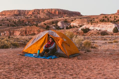 Find out the most spectacular camping spots in Arizona in 2020! Hike to heart's content and sleep under the stars in the desert every night! Camping In The Desert, Camping Desert, Arizona Can, Desert Camping, 2024 Manifestation, Sleep Under The Stars, Desert Adventure, Arizona Camping, Red Desert