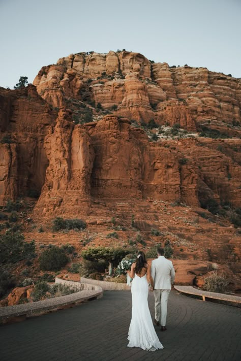 Chapel of the Holy Cross Wedding // Sedona Photographer, Planner & Florist at the Amara | Jane in the Woods Blog || Sedona & Destination Wedding Photographer Wedding Photos In Desert, Sedona Arizona Elopement, Sedona Wedding Ideas, Chapel Of The Holy Cross Sedona, Sedona Wedding Photos, Photographer Planner, Sedona Arizona Wedding, Las Vegas Wedding Photos, Sedona Elopement