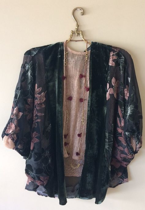 Image of Anthropologie Silk Velvet Ruana kimono with cuff sleeves like cape Bohemian Beach Wear, Bohemian Angel, Velvet Kimono, Kimono Vintage, Coachella Dress, Lady Dress, Bohemian Beach, Boho Design, Velvet Lace