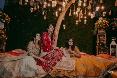 One Bride And Her Besties Had A Magical Shoot In Matsya Outfits! Wedding Guest Photos, Rare Feelings, Indian Wedding Aesthetic, Mehendi Photography, Marriage Poses, Mehndi Function, Bridesmaid Poses, Bridesmaid Photoshoot, Sister Poses