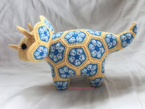 A shared blog about crochet, crafts, recipes, patterns and life in Germany and Australia Granny Square Triceratops, African Flower Granny Square, African Flower Crochet Animals, Crochet African Flowers, Flower Granny Square, Crochet Dinosaur, Preemies, African Flowers, Dinosaur Pattern