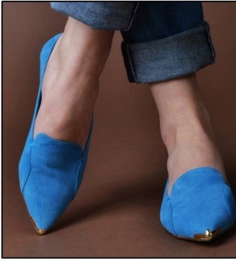 Blue Suede Pointy Toe Flats Mode Tips, Chic Chic, Blue Suede Shoes, Suede Flats, Olivia Palermo, Fabulous Shoes, Pointed Toe Flats, Shoe Closet, Crazy Shoes