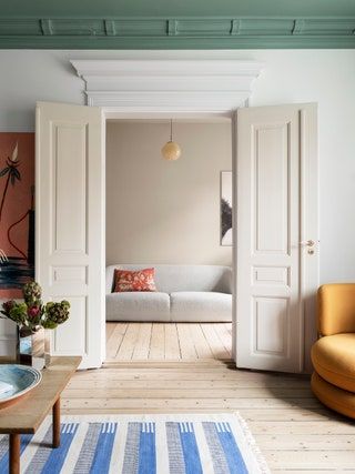 Copenhagen Interior, Copenhagen Apartment, Danish House, Living Colors, Danish Interior, Apartment House, Bauhaus Style, London House, Curved Sofa