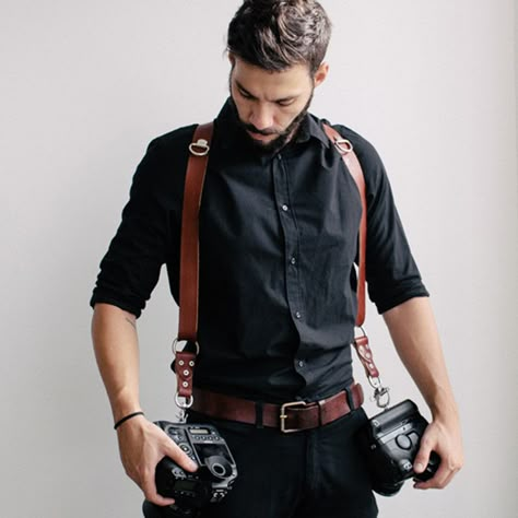 moneymaker Photographers Outfit, Wedding Photographer Attire, Outfit For Guys, Wedding Photographer Outfit, Bartender Outfit, Leather Suspenders Men, Camera Harness, Photographer Outfit, Tas Mini