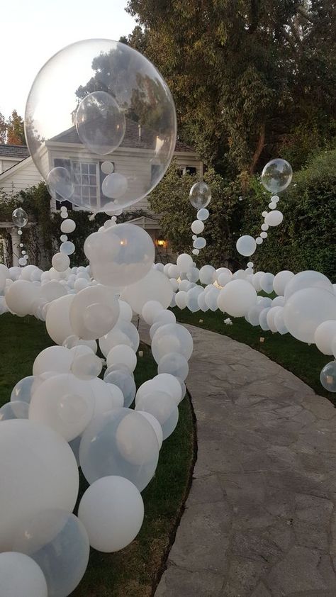 White Party Theme, White Party Decorations, Simple Decorating, Idee Babyshower, Balloon Installation, Folding Origami, All White Party, Wedding Pink, Wedding Chair