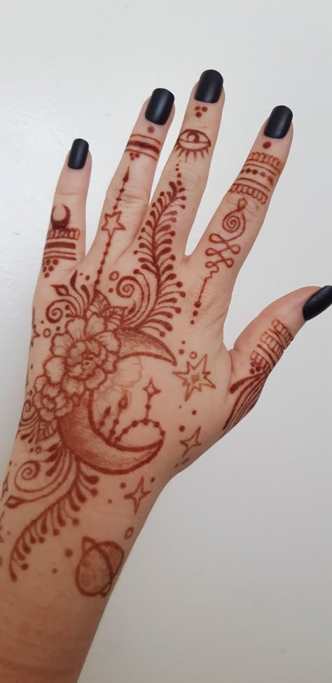 Jagua Designs Henna Art, Henna Tattoo Designs Unique, Henna Witch Design, Fairy Henna Designs, Henna Designs Space, Full Leg Henna Designs, Celestial Henna Designs, Foot Henna Tattoos, Henna Designs Simple Front Hand