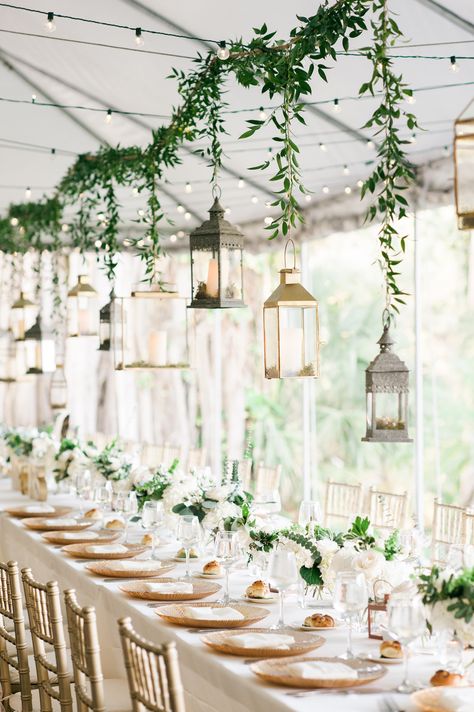 Lantern Decor Wedding, Lantern Centerpieces, Wedding Decoration Ideas, Tent Decorations, Flower Installation, Wedding Lanterns, Wedding Tent, Outdoor Wedding Decorations, Party Tent