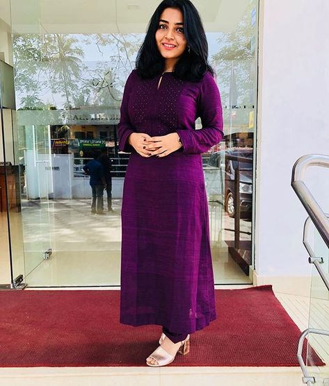 Purple Kurti, Rajisha Vijayan, Silk Kurti Designs, Retro Clothes, Churidar Designs, Simple Kurta Designs, Designer Kurti Patterns, Simple Kurti Designs, Salwar Designs