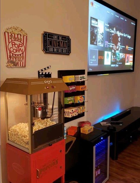 Living Room Movie Theater, Movie Room Diy, Family Movie Room, Small Movie Room, Theatre Room Ideas, Room Movie, Theater Room Decor, Movie Theater Rooms, Theater Room Design