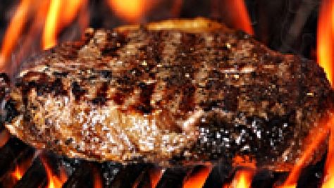 Logan's Grilled Steak seasoning... 1/4 c. black (course) grnd pepper   * 1/4 c. salt   * 1/4 c. garlic pwdr   * 2 Tbsp. paprika   * 1/4 c. onion pwdr   * 2 Tbsp. MSG   meat tenderizer   * 2 Tbsp. seasoning salt   * 1 Tbsp. celery salt  mix  and sprinkle on steak right off the grill and use with melted butter to dip steak in right off the grill. Steak Diner, Resep Steak, Grilling The Perfect Steak, Smoked Pulled Pork, No Carb Recipes, Perfect Steak, Low Carb Diets, Grilling Tips, Steak Fajitas