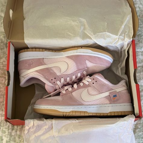 These Are In Perfect Condition I Just Never Got To Wear Them Because They Didn’t Fit Me :( Selling For $260 Nike Dunk, Nike Dunks, Nike Shoes, Nike Women, Pink White, Teddy Bear, Size 7, Nike, Pink