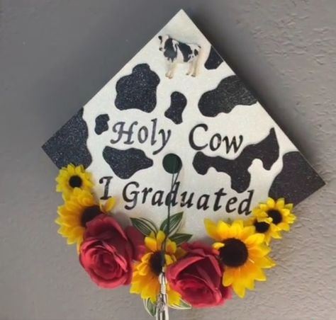 Cross Country Graduation Cap Ideas, Graduation Cap Designs Morgan Wallen, Cowgirl Graduation Cap, Graduation Cap Designs High School 2024, Cow Print Graduation Cap, Graduation Cap Designs Veterinarian, Highschool Grad Caps, Cow Graduation Cap, High School Grad Caps