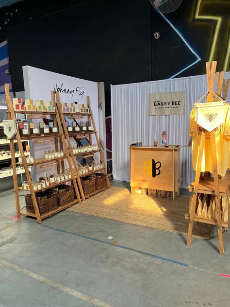 Pop-up shops – Milimetry Wooden Exhibition Stand Design, Cosmetic Booth Display, Candle Trade Show Display, Expo Booth Design Ideas, Wooden Booth Design, Indoor Market Booth, Simple Exhibition Booth Design, Trade Fair Booth Design, Business Expo Booth Ideas