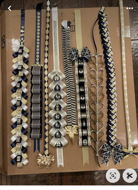 Texas Braid Mum, Necklace Homecoming Mums, Homecoming Mum Bows Diy, How To Make Hoco Mums, How To Make A Mum Homecoming Step By Step, Homecoming Mum Toppers, How To Braid Ribbon For Mums, Guy Mums Homecoming, Hoco Mum Ribbon Ideas