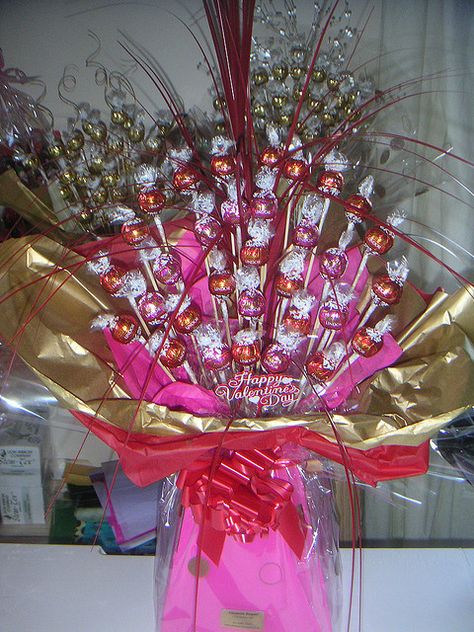 Large Raspberry & Chocolate Bouquet by alternativebouquets, via Flickr Chocolate Baskets, Cardboard Vase, Lindt Chocolate Truffles, Chocolate Flowers Bouquet, Candy Arrangements, Sweet Hampers, Chocolate Bouquet Diy, Candy Bouquet Diy, Large Bouquet