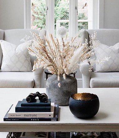 How to find the perfect balance when styling your coffee table. Sho & Co Interior design in the Washington DC area offers tips and ideas for every style. Coffee Table Decor Ideas, Creative Coffee Table, Coffee Table Decor Living Room, Ruang Tv, Table Decor Living Room, Table Decor Ideas, Decor Steals, Home Coffee Tables, Creative Coffee