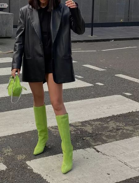 Green Metallic Boots Outfit, Green Boot Outfit, Green Knee High Boots Outfit, Green Boots Outfit, Green Knee High Boots, Western Boot Outfit, Bota Over, Winter Boots Outfits, 2023 Outfits