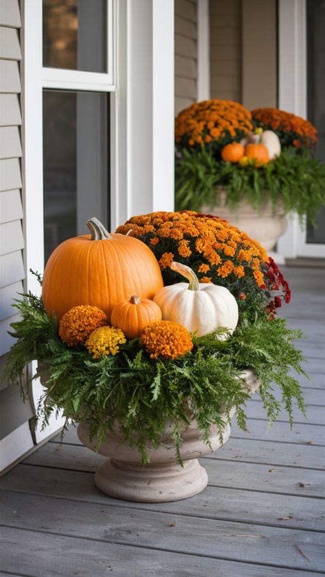 Porch Diy, Fall Yard Decor, Outdoor Fall Decor Ideas, Fall Front Porch Decor Ideas, Fall Containers, Fall Planters, Fall Front Porch Decor, Halloween Tattoo, Autumn Decorating