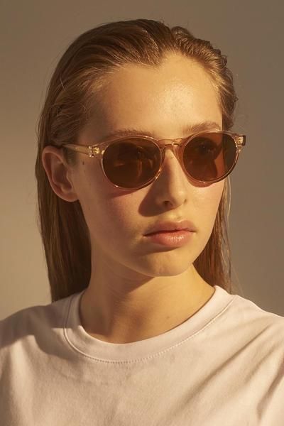 Sunglasses For Oval Face Woman, Sunglasses Oval Face, Sunglasses For Oval Face, Sunglasses Oval, Metal Core, Summer Shades, Clear Frames, Oval Face, Oval Faces