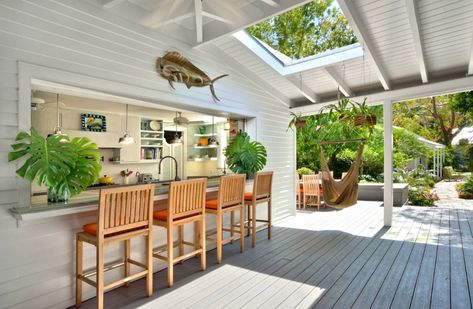 Key West Style Homes Exterior, Key West Interior, Key West Porch, Key West Style Homes, Key West Decor, Key West House, Beach Style Bathroom, Key West Style, Traditional Porch