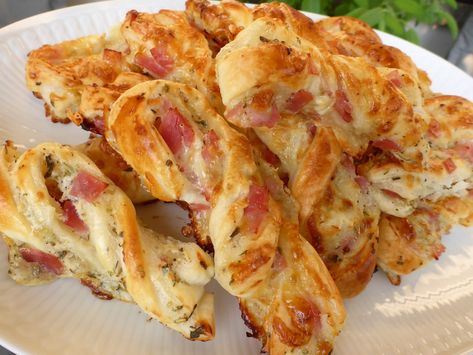 Ham and Cheese Sticks Ham Cheese Puff Pastry, Puff Pastry Sticks, Crowd Pleasers Recipes, Wrapped Pickles, Puff Pastry Twists, Cheese Twists, Gulfport Mississippi, Homemade Ham, Cheese Puff Pastry