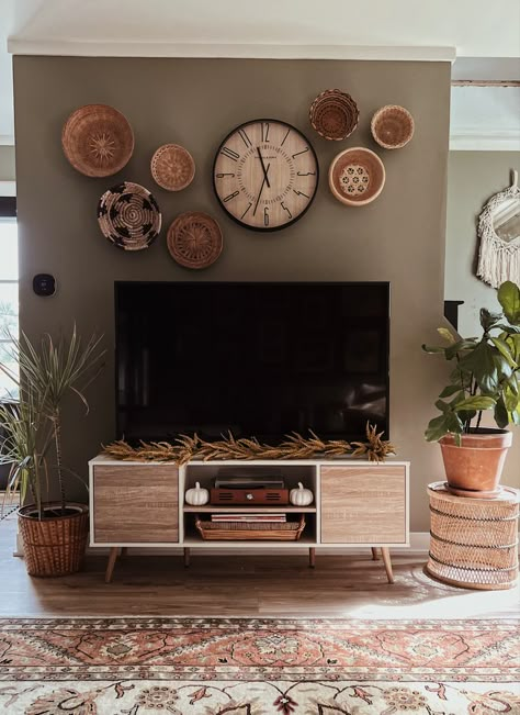 Basket Wall Over Tv, Clocks In Bedroom Ideas, Living Room Basket Wall, Baskets Around Tv On Wall, Boho Decor Tv Wall, Kitchen Basket Wall Decor, Clock On Tv Wall, Clock Kitchen Wall Decor, Wall Clock Collage Ideas