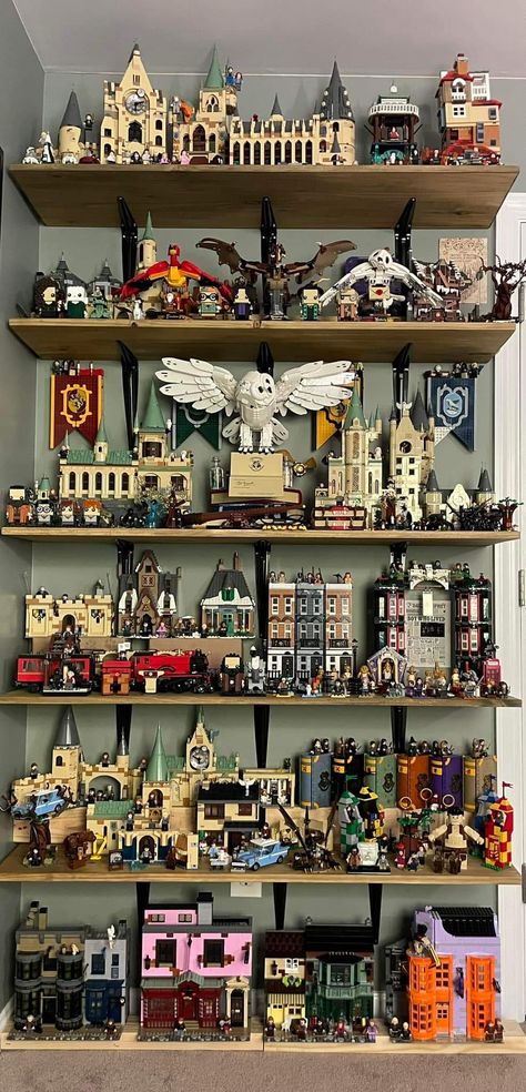 Harry Potter Lego Room, Harry Potter Lego Hogwarts, Hogwarts Lego Display, Christmas Wishlist Room Decor, Harry Potter Lego Aesthetic, Displaying Lego Sets, Lego Sets Display Ideas, How To Display Legos, Lego Hogwarts Castle Display