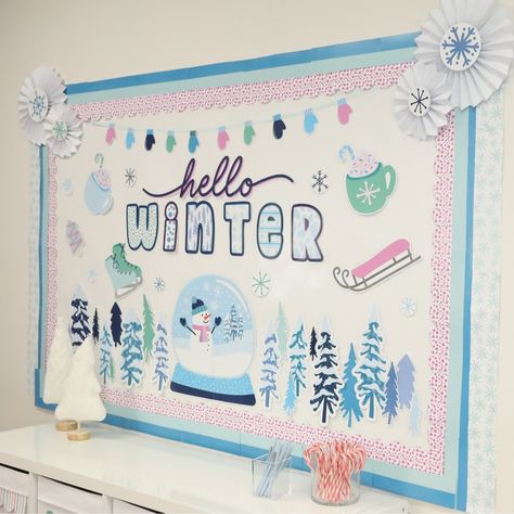 25 Beautiful Winter School Decoration Ideas to Copy - Talkdecor Winter Classroom Decorations, Christmas Math Worksheets, Preschool Boards, School Decoration, Winter Bulletin Boards, Infant Room, Classroom Wall Decor, Winter Classroom, Carson Dellosa