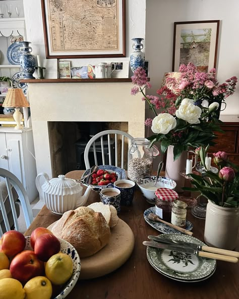 British strawberries for breakfast at the cottage 💞 June at its finest (although a little sunshine for my wedding next week would be nice 😂) . . . #cottagecooking #cottagelife #cottagestyle #countryliving #onthetable Cottagecore Breakfast, British Cottage Interior, Cottage Breakfast, Cozy Flat, Residence Interior, British Cottage, Cute Apartment, English Kitchens, Kitchen Pantry Design