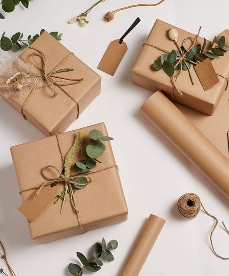 Brown Paper Wrapping, Desain Tote Bag, Gift Wrapping Inspiration, Gift Wrapping Ideas, Handmade Packaging, Gifts Wrapping Diy, Gift Wrapper, Unique Gift Wrapping, Brown Paper Packages