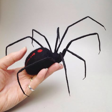 Needle Felt Spider, Needle Felted Spider, Spider Sewing Pattern, Felted Spider, Clay Spider, Felt Spider, Spider Diy, Needle Felted Halloween, Fibre Artist