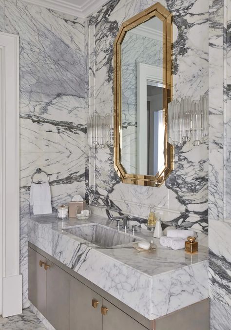 Katharine Pooley, Bathroom Marble, Classic Bathroom, Marble Bathroom, Top Interior Designers, Beautiful Bathrooms, Interior Design Studio, Luxury Interior Design, Luxury Bathroom