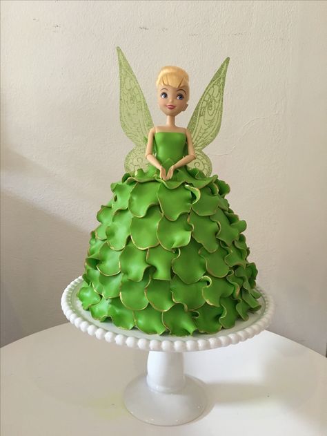 Tinkerbell cake Tinkerbell Cake Ideas, Bolo Tinker Bell, Tinker Bell Cake, Easy Birthday Desserts, Tinkerbell Birthday Cakes, Rapunzel Birthday Cake, Barbie Dress Cake, Cake Decorating For Kids, Fairy Birthday Cake