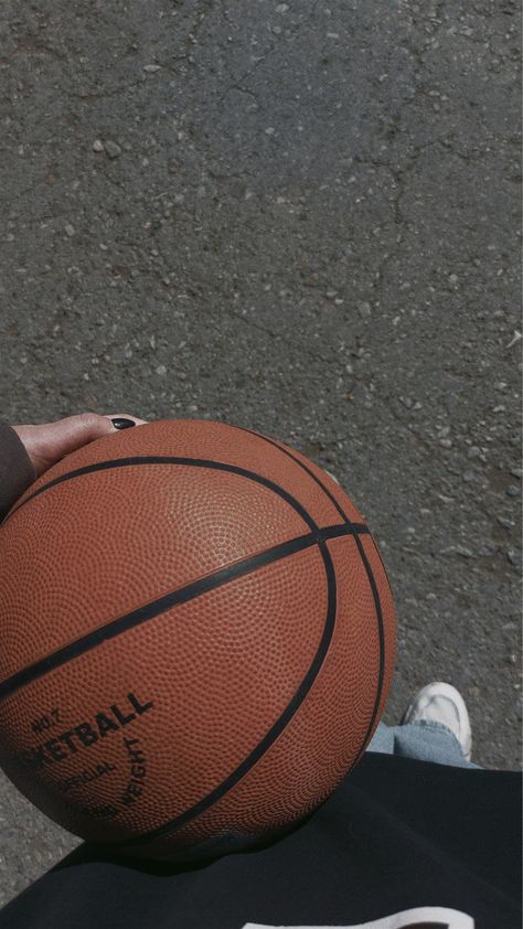 Basketball girl playing, wallpaper, wallpapers, basketball aesthetic 🏀 Woman Basketball Aesthetic, Basket Girl Aesthetic, Basketball Girl Wallpaper, Basketball Wallpaper Girl, Basketball Ball Aesthetic, Bola Basket Aesthetic, Basketball Girls Aesthetic, Aesthetic Basketball Pictures, Basketball Aesthetic Dark