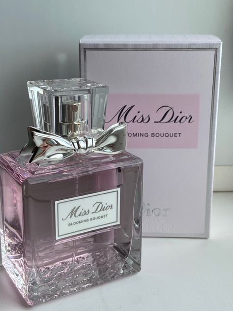 Miss Dior Perfume, Koleksi Parfum, Study Life, Miss Dior Blooming Bouquet, Pinterest Life, Perfume Body Spray, Perfume Collection Fragrance, Dior Perfume, Perfume Scents